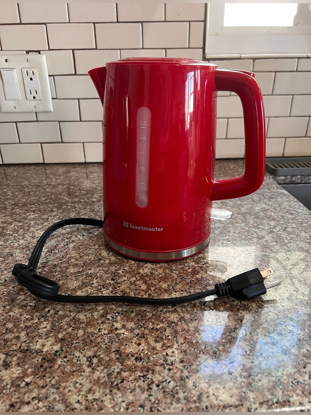 Toastmaster 1.7-Liter Red Electric Kettle